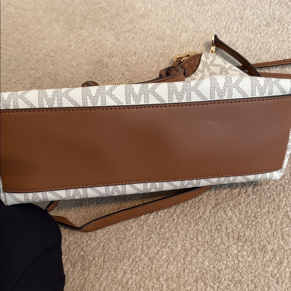 Michael Kors Tan and Cream Satchel - Picture 5 of 7